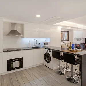 Modern & Elegant Loft Apartamento